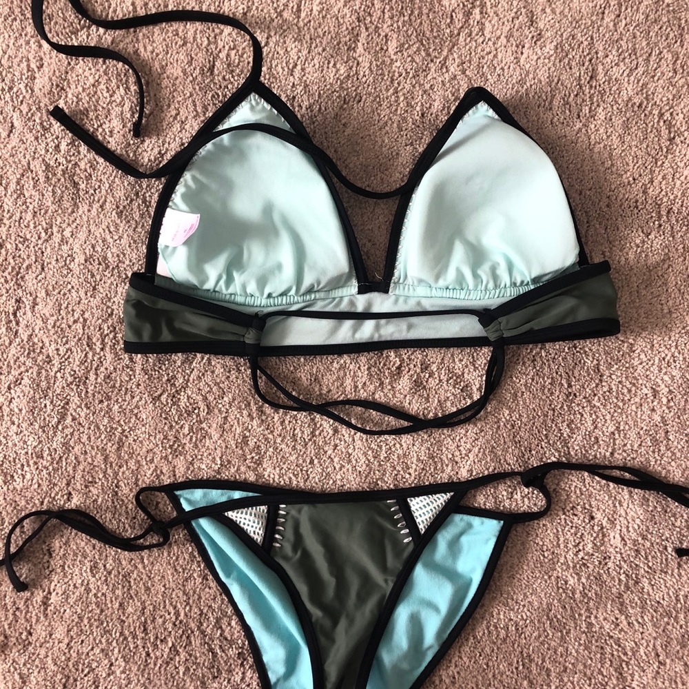 Bikini - Picture 2 of 2